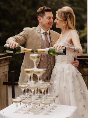 Brautpaar mit Champagner Tower